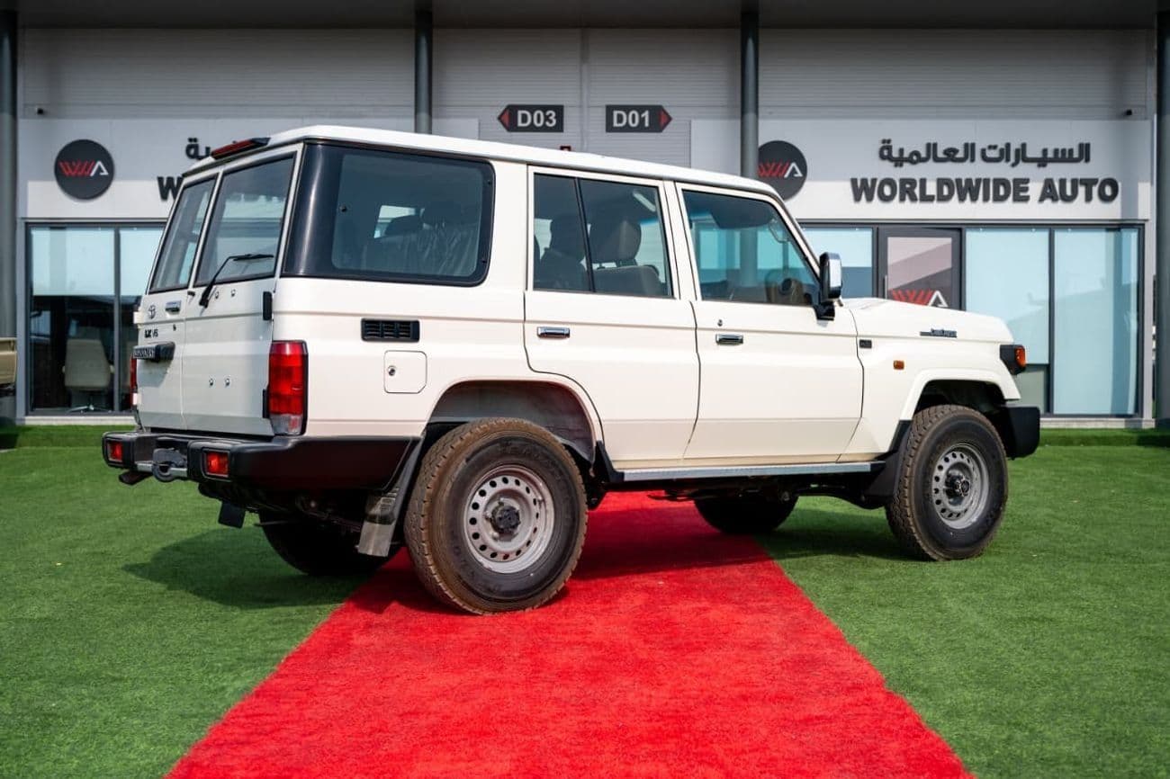 2025 Toyota Land Cruiser 70 LC76 HT VXR thumbnail 3