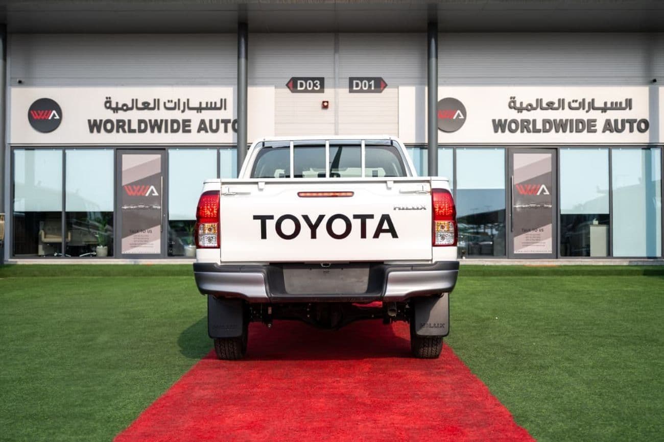 2025 Toyota Hilux GL thumbnail 8