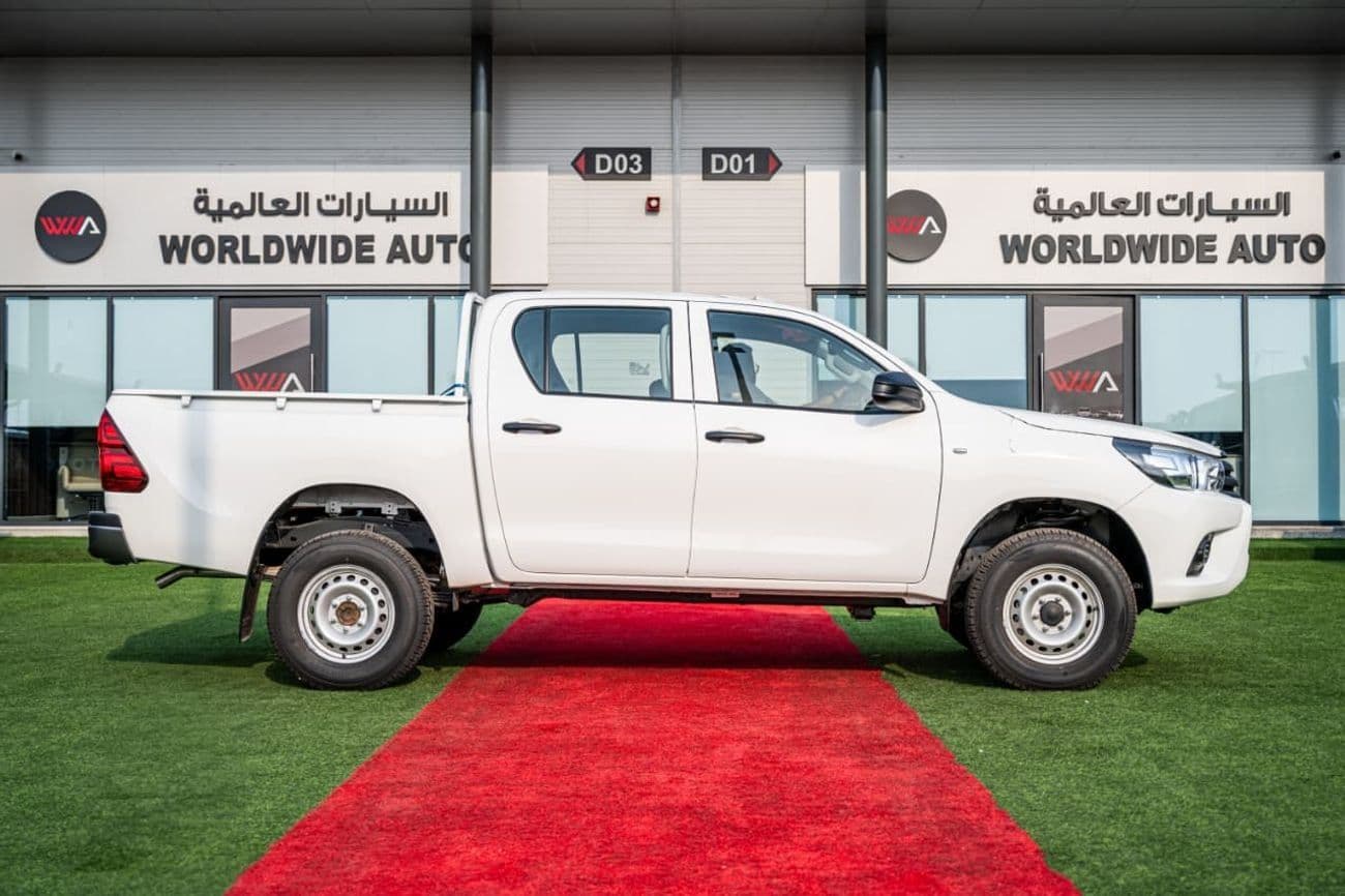 2025 Toyota Hilux GL thumbnail 2