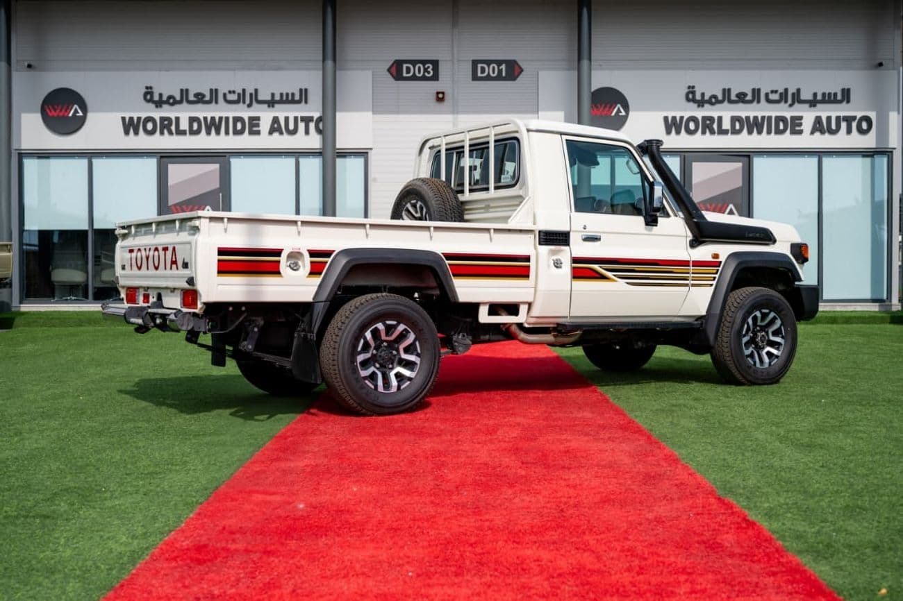 2025 Toyota Land Cruiser Pick Up thumbnail 3