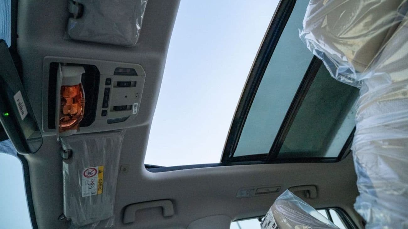 2023 Toyota Highlander LTD HEV thumbnail 6