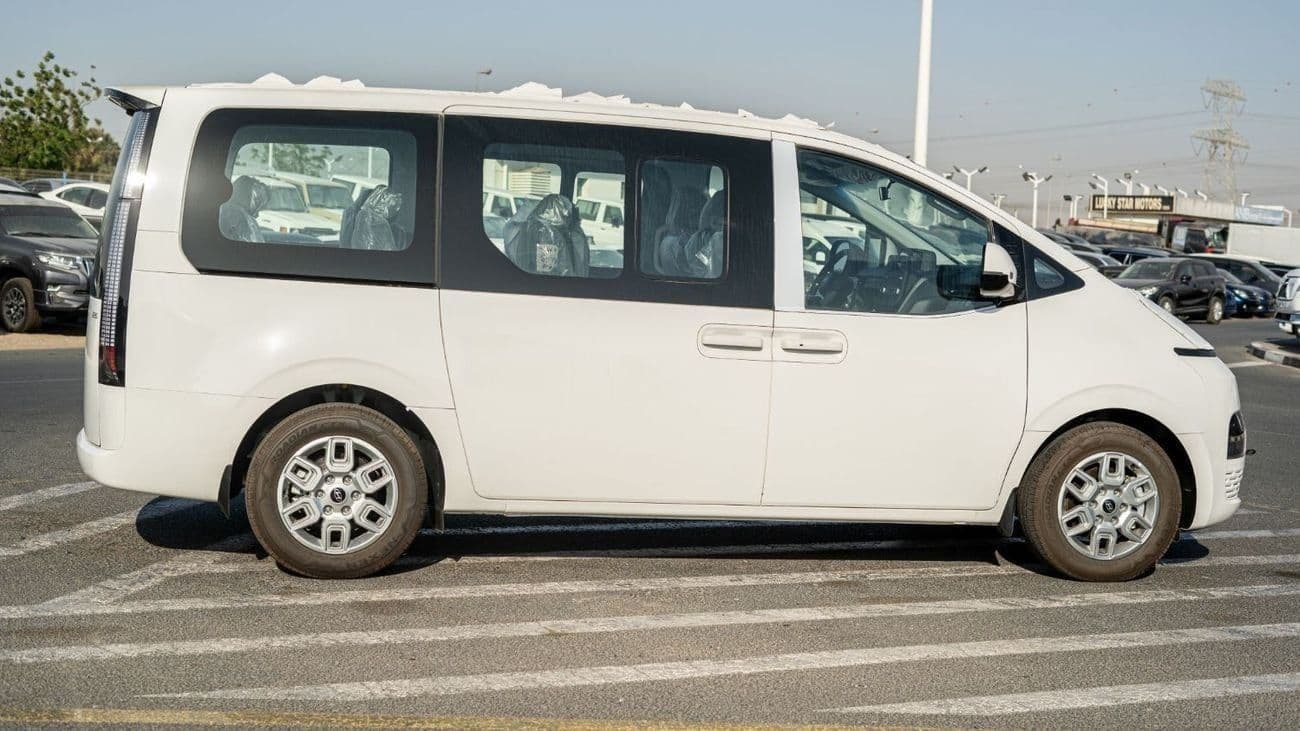 2025 Hyundai Staria thumbnail 2