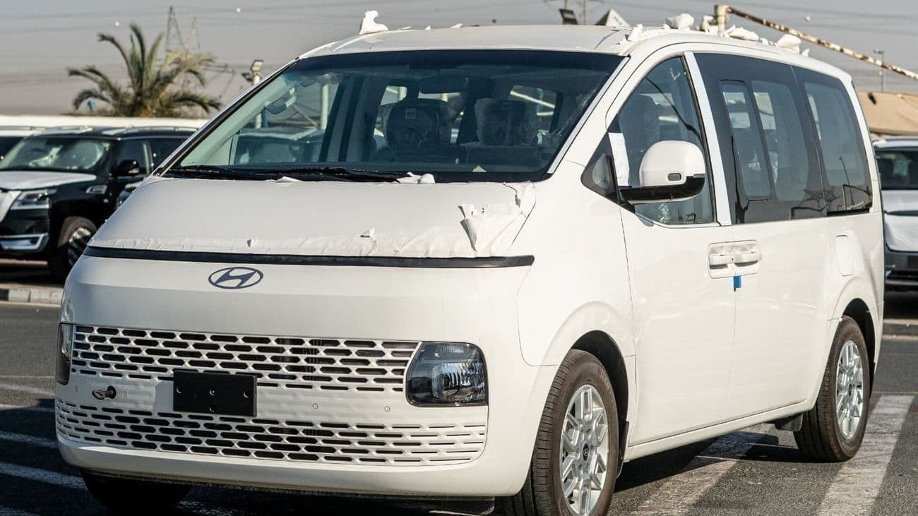 2025 Hyundai Staria thumbnail 8