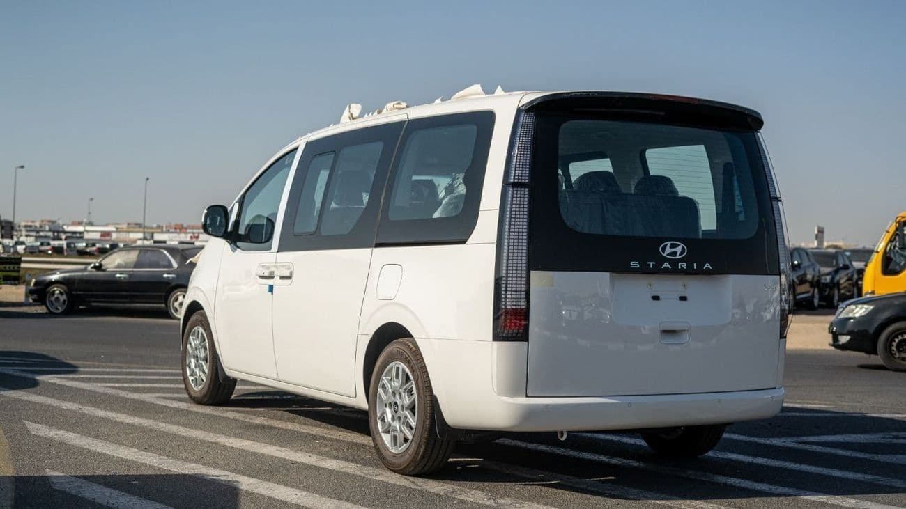 2025 Hyundai Staria thumbnail 7