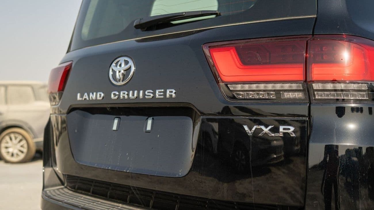 2025 Toyota Land Cruiser VXR thumbnail 6