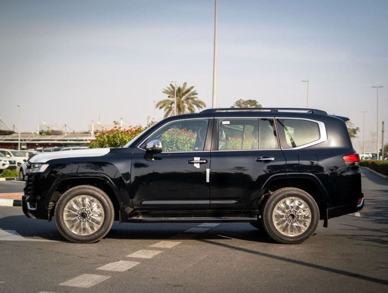 2025 Toyota Land Cruiser VXR thumbnail 2