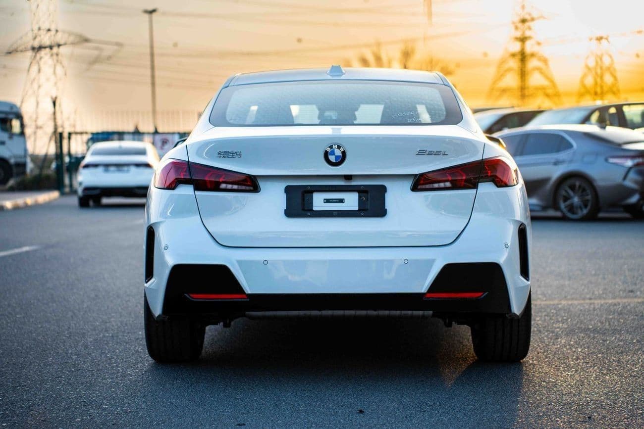 2025 BMW 225i Active Tourer thumbnail 4