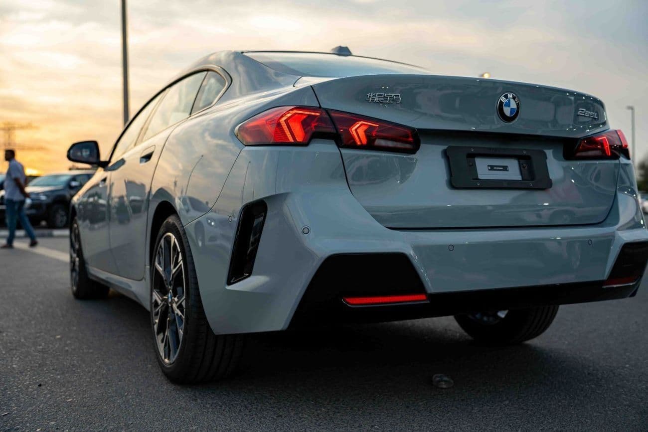 2025 BMW 225i Active Tourer thumbnail 5
