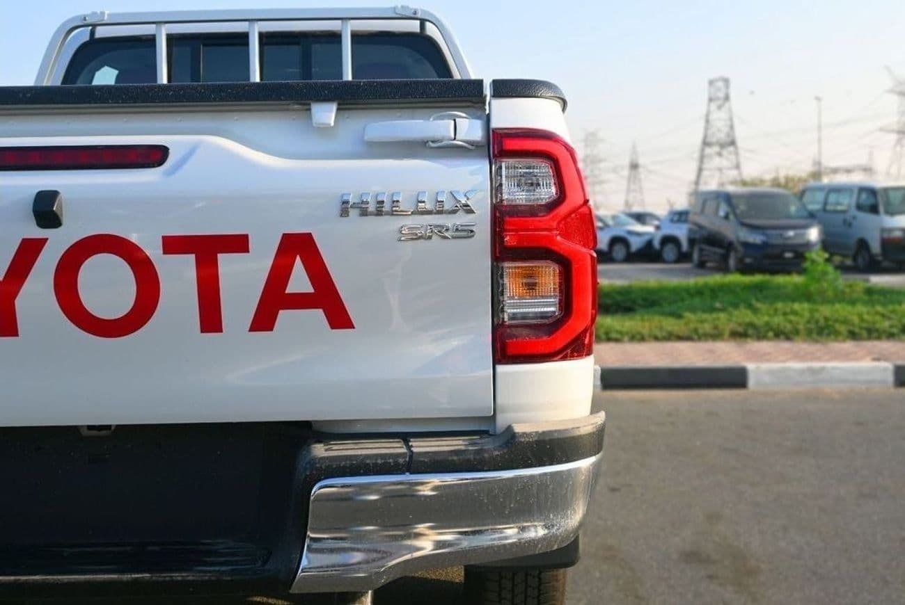 2025 Toyota Hilux SGLX thumbnail 6