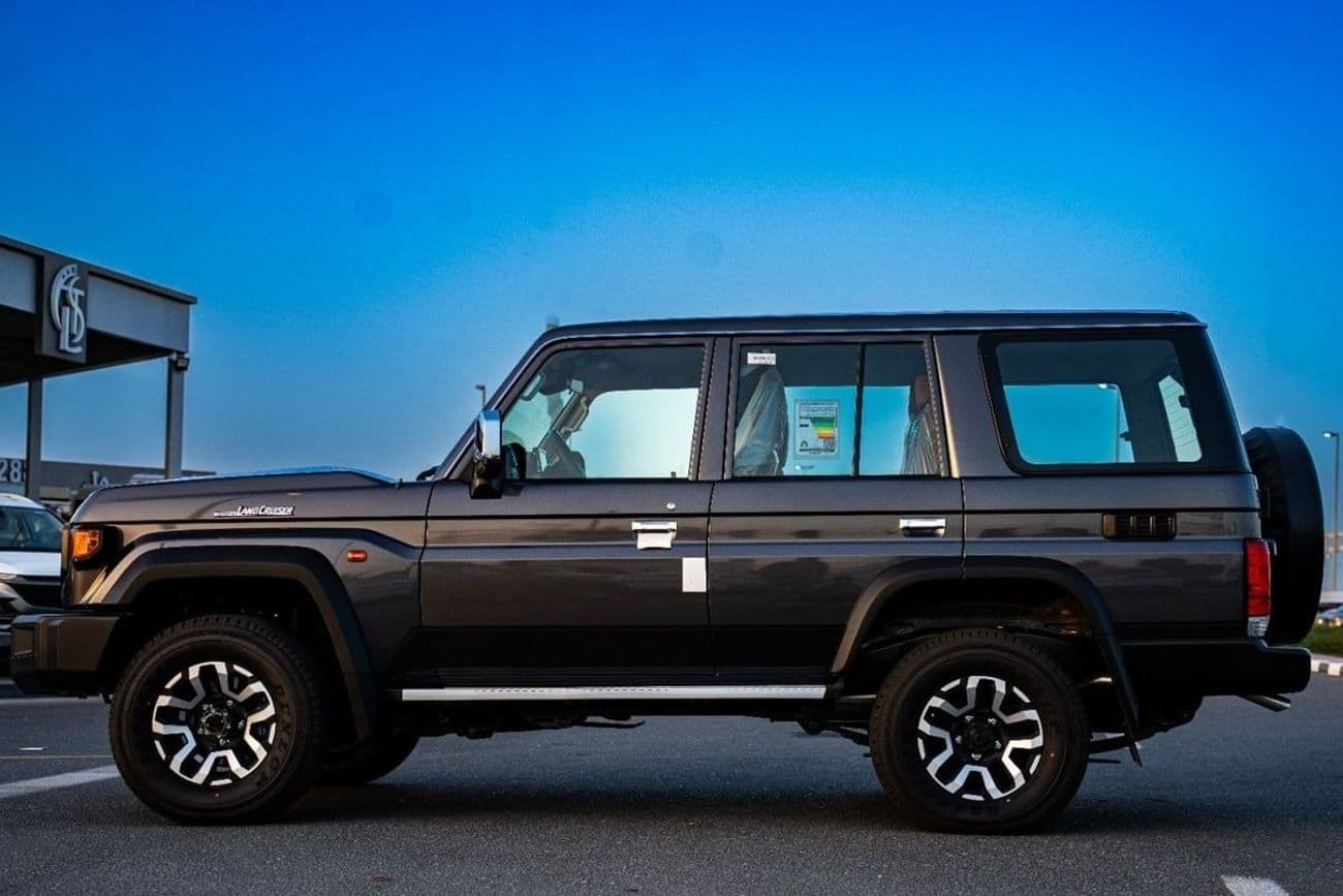 2026 Toyota Land Cruiser 70 thumbnail 3
