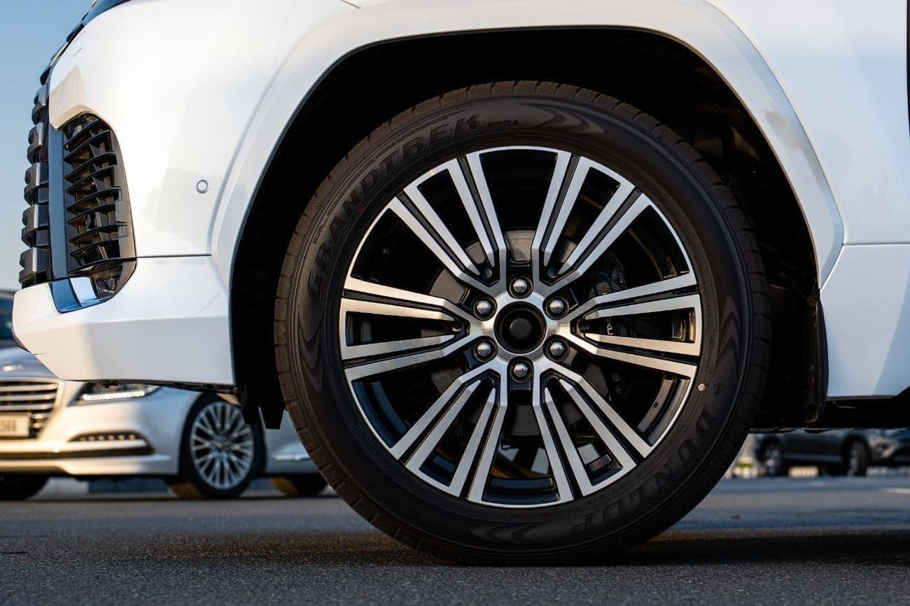 2025 Lexus LX700h SIGNATURE thumbnail 7