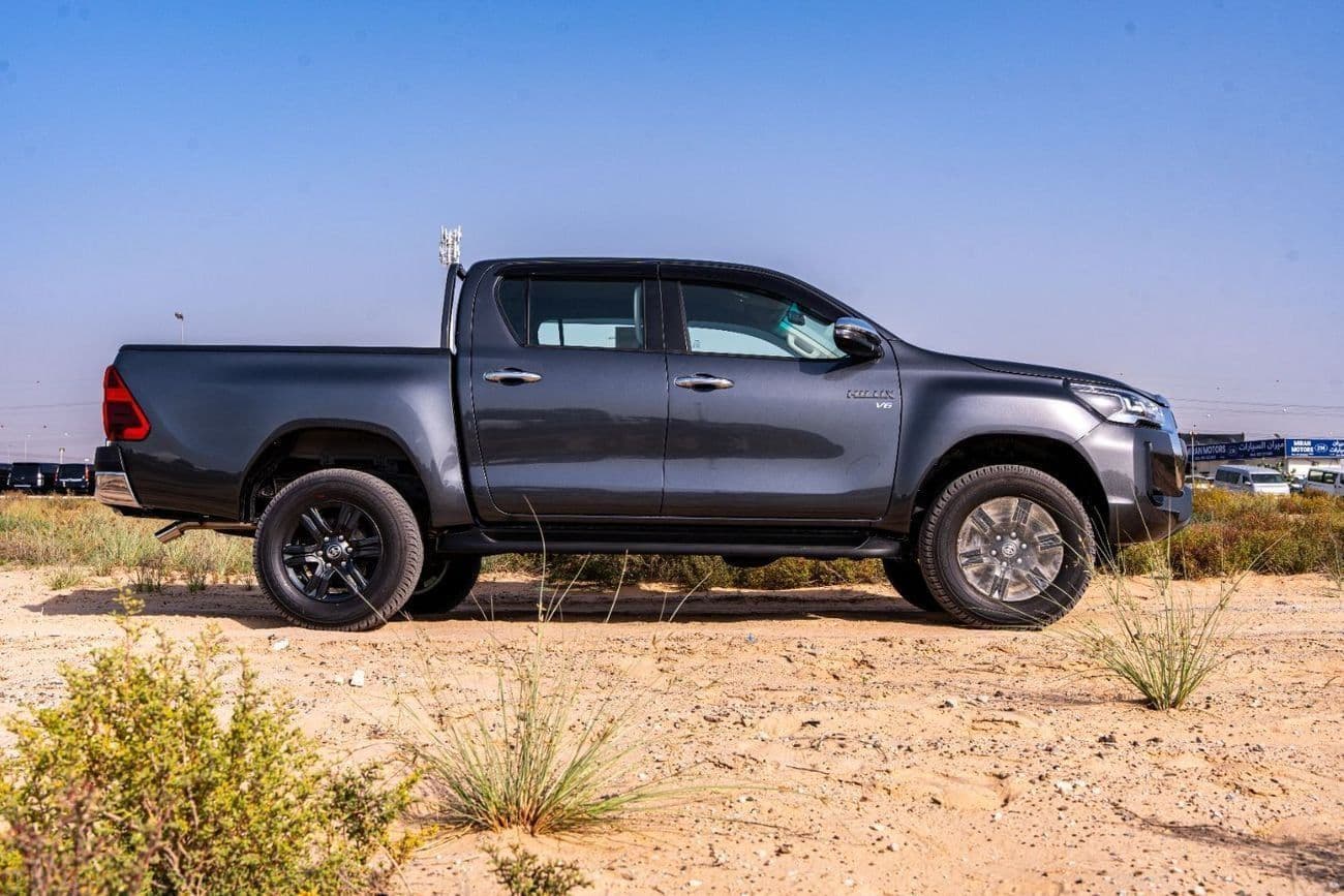 2026 Toyota Hilux SR5 thumbnail 3