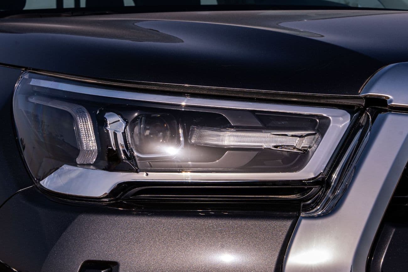 2026 Toyota Hilux SR5 thumbnail 7