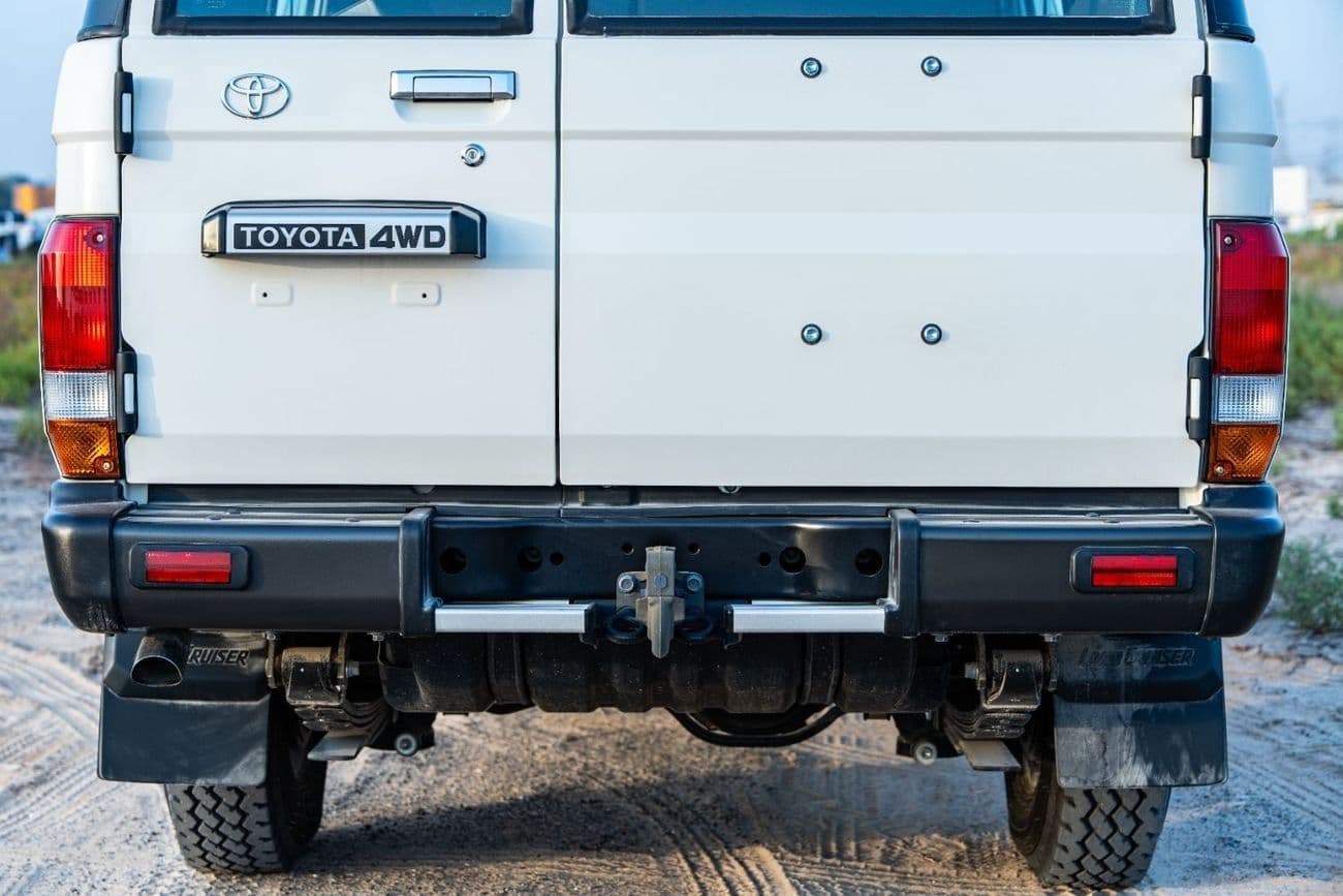 2025 Toyota Land Cruiser 70 thumbnail 7
