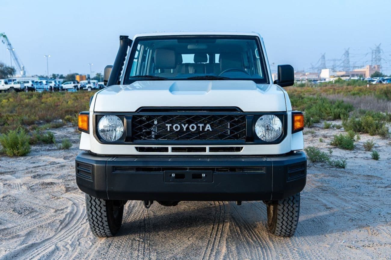 2025 Toyota Land Cruiser 70 thumbnail 2