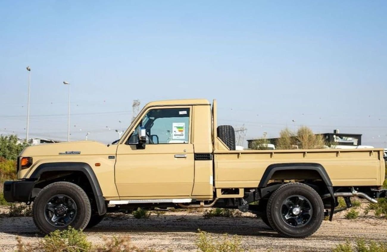 2025 Toyota Land Cruiser Pick Up thumbnail 3