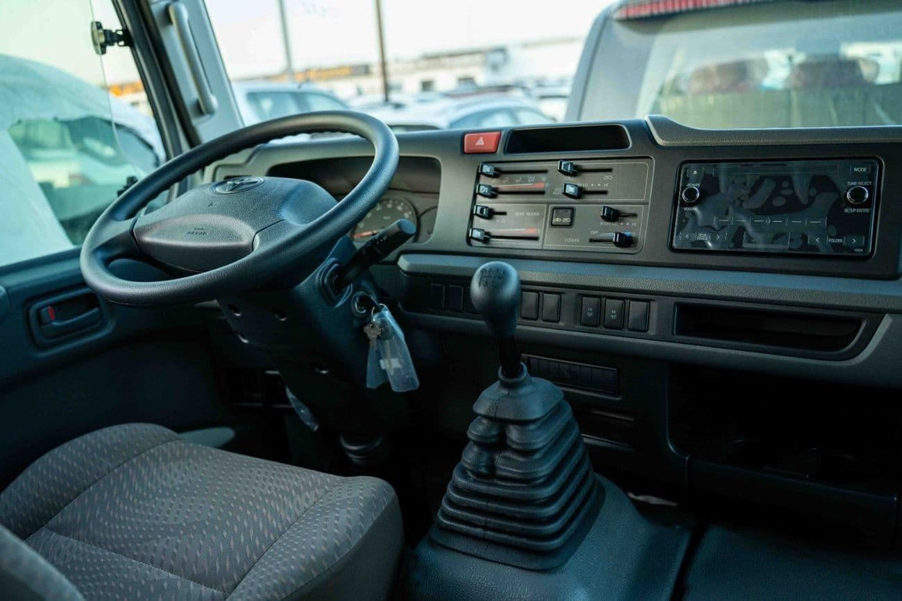 2025 Toyota Coaster thumbnail 7