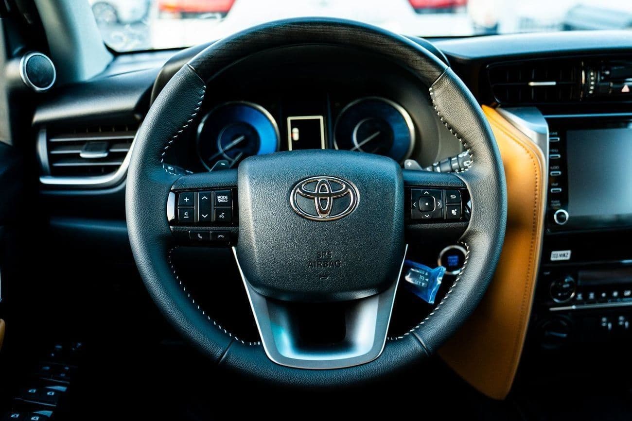 2025 Toyota Fortuner GXR thumbnail 6