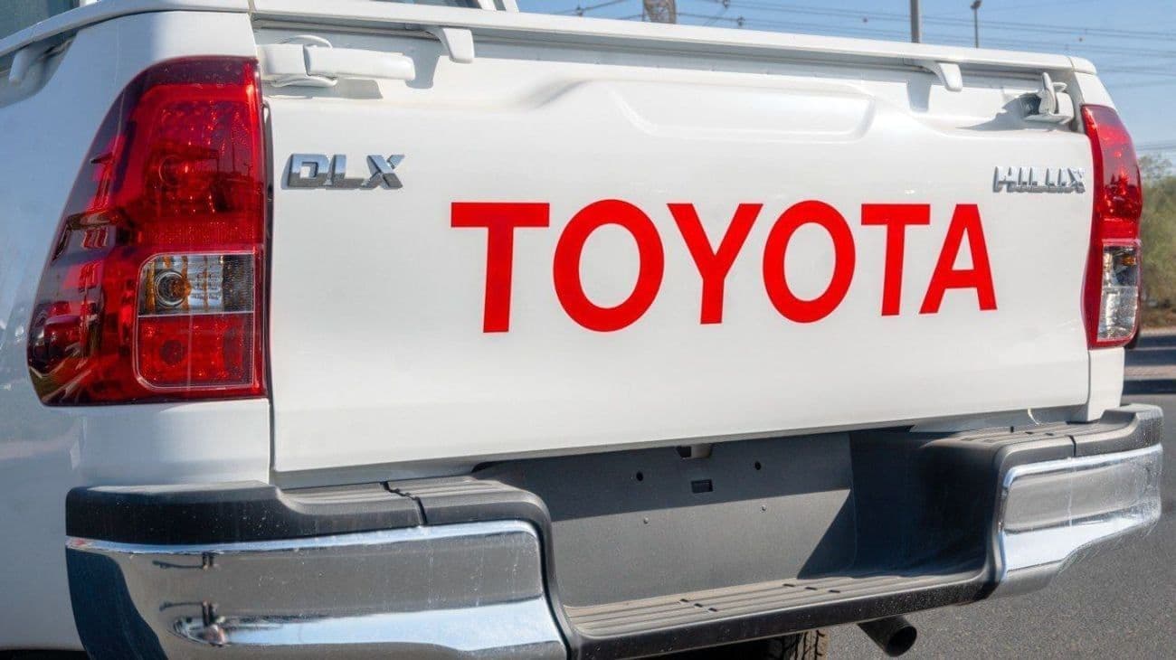 2025 Toyota Hilux GL thumbnail 5