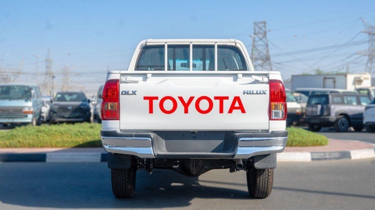 2025 Toyota Hilux GL thumbnail 4