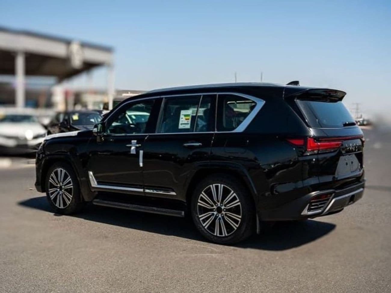 2025 Lexus LX700h SIGNATURE thumbnail 5