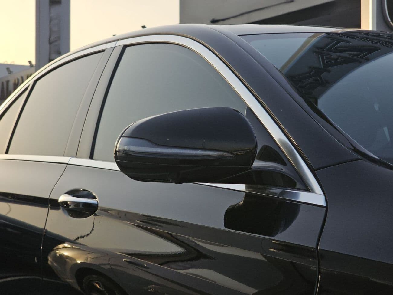 2023 Mercedes Benz E200 PREMIUM thumbnail 5