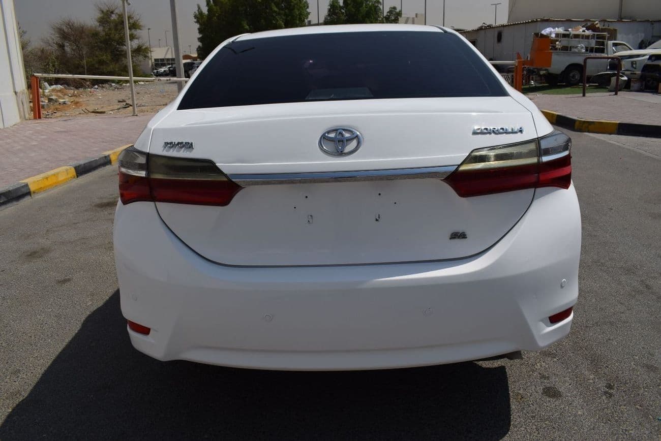 2018 Toyota Corolla SE thumbnail 5