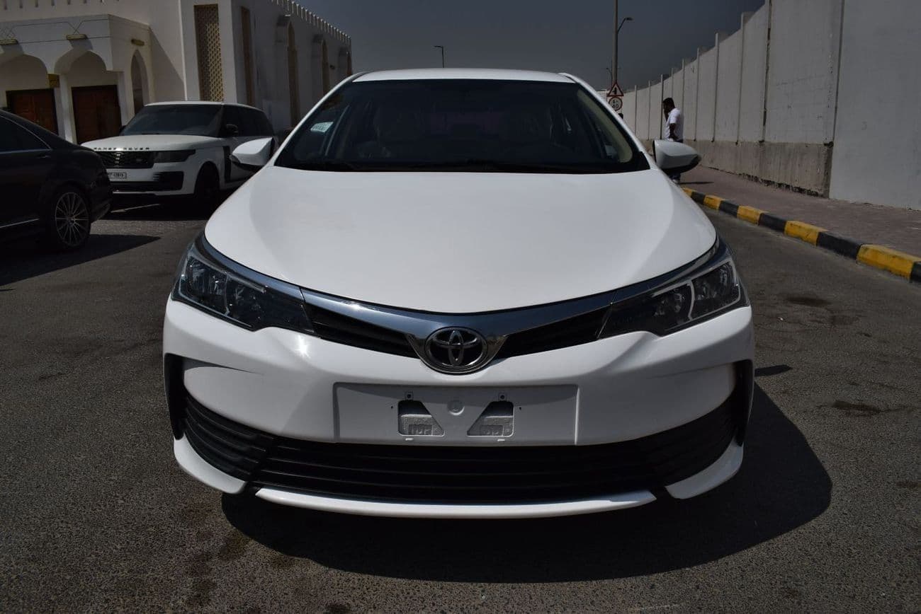 2018 Toyota Corolla SE thumbnail 2