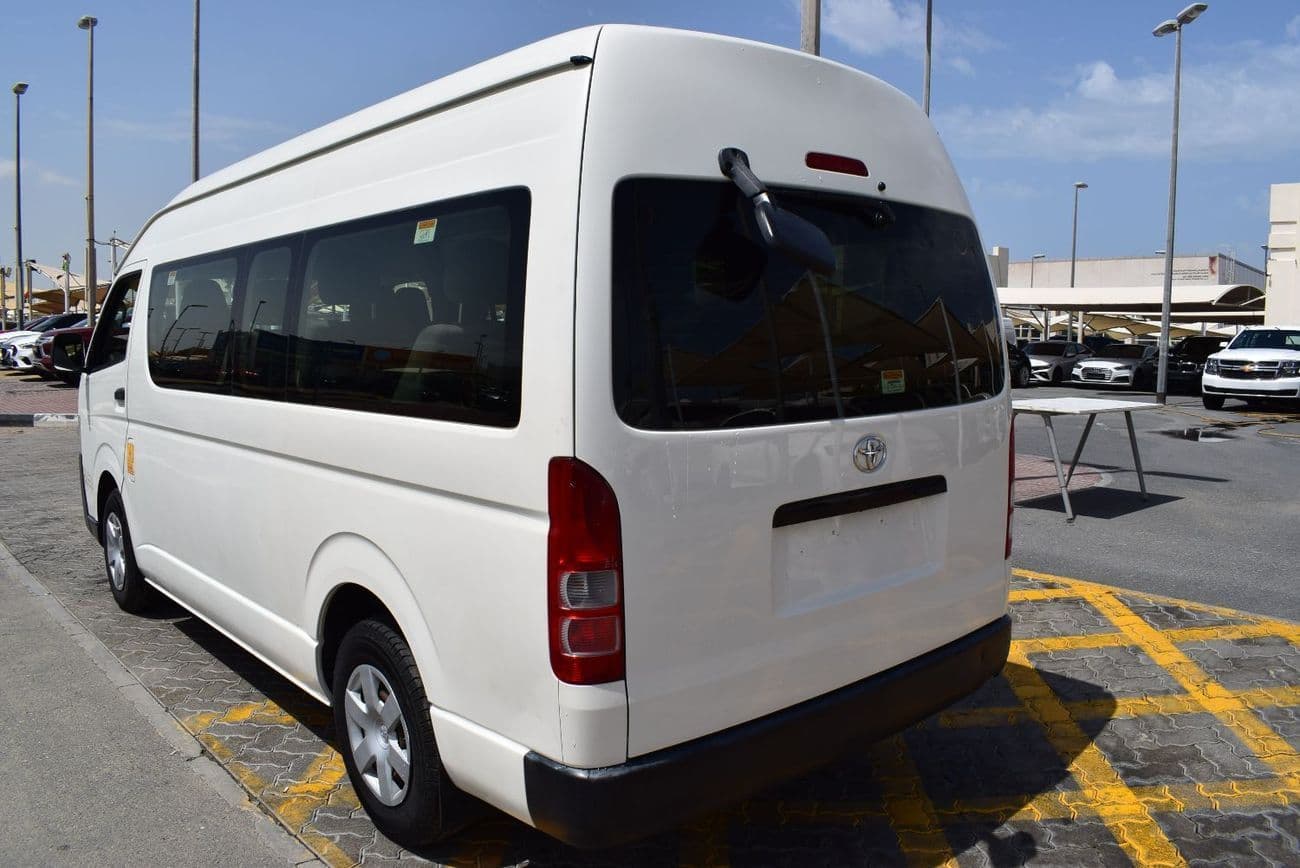 2017 Toyota Hiace thumbnail 7
