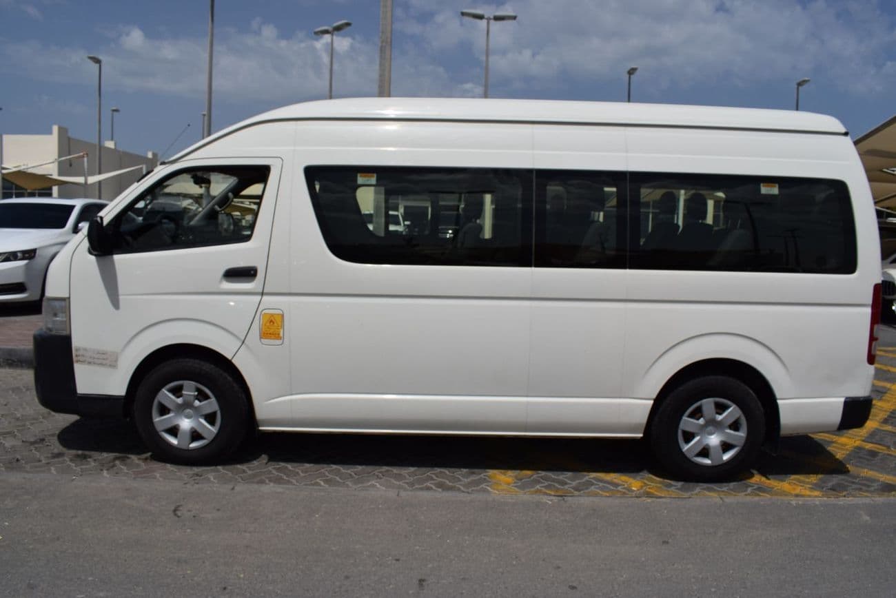 2017 Toyota Hiace thumbnail 5
