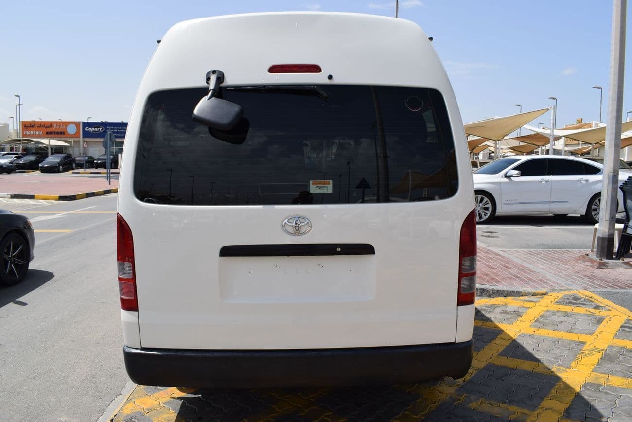 2017 Toyota Hiace thumbnail 6