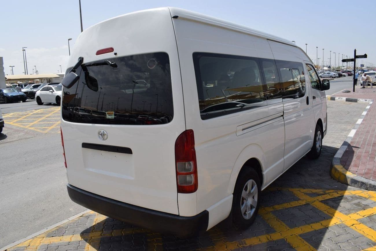 2017 Toyota Hiace thumbnail 3
