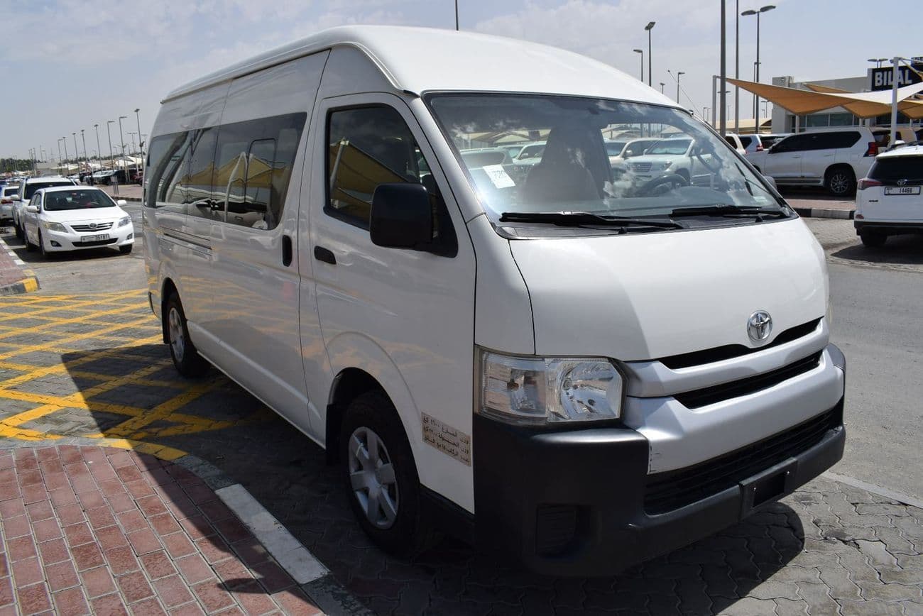 2017 Toyota Hiace thumbnail 4