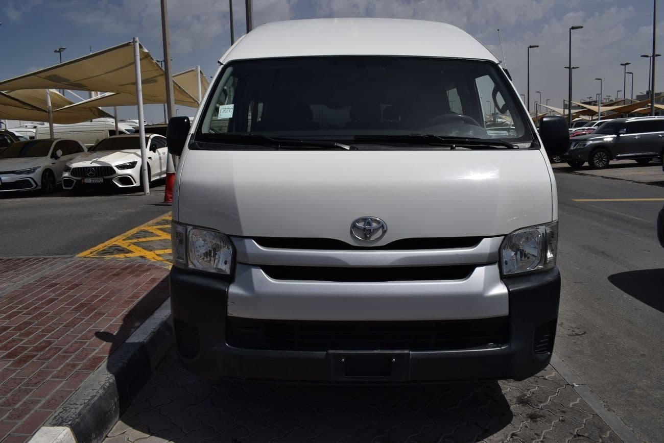 2017 Toyota Hiace thumbnail 2