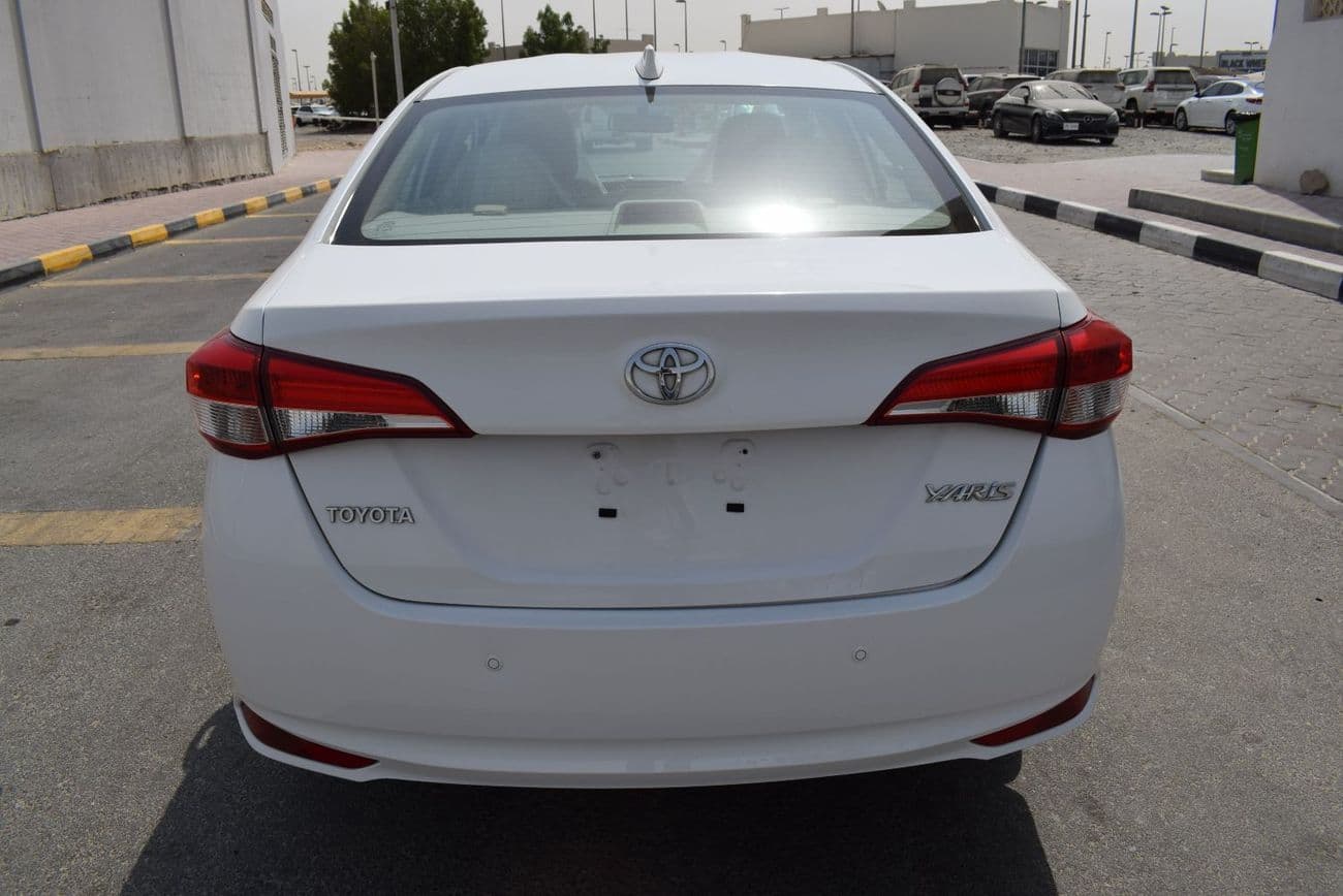 2022 Toyota Yaris E thumbnail 6