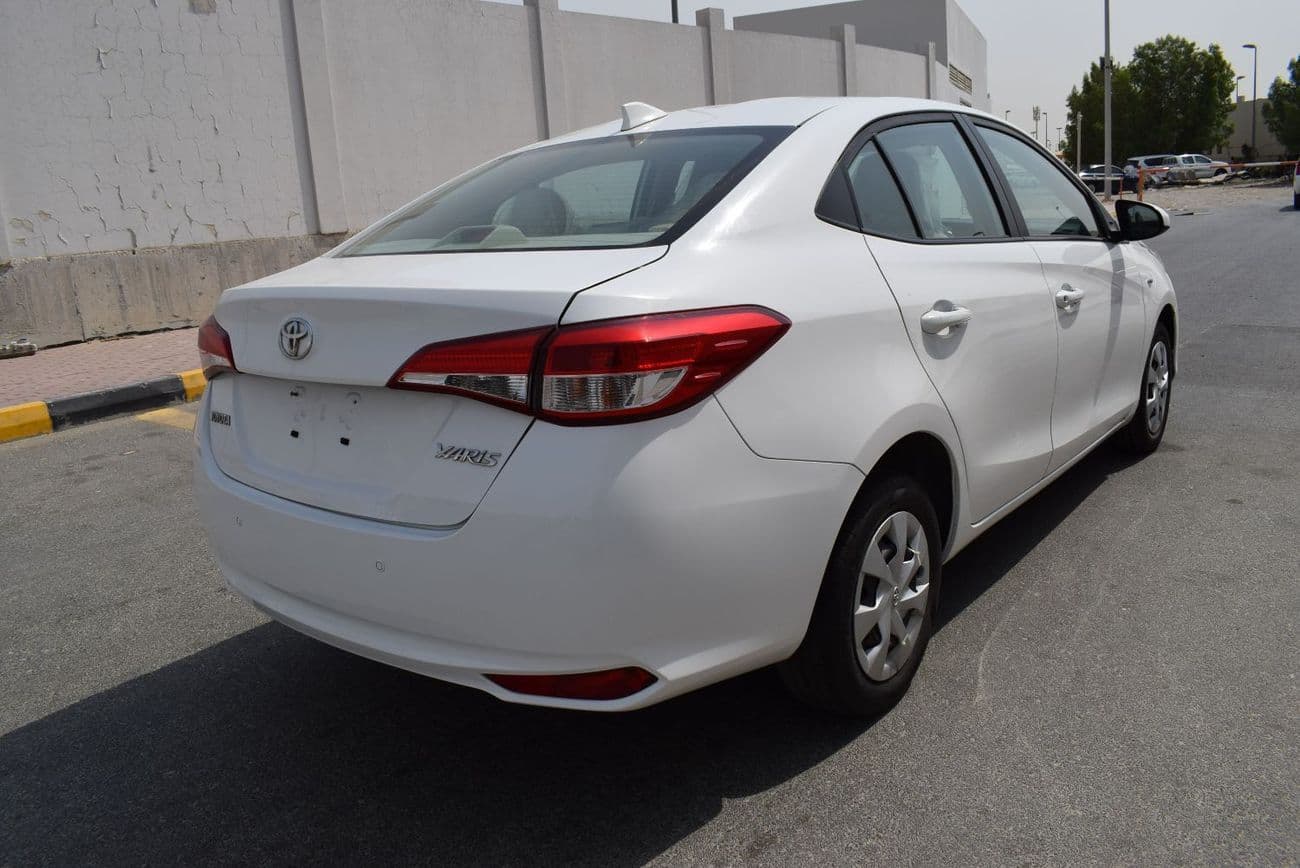 2022 Toyota Yaris E thumbnail 3