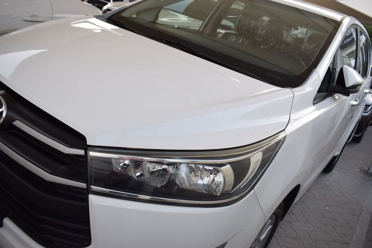 2020 Toyota Innova SE thumbnail 2