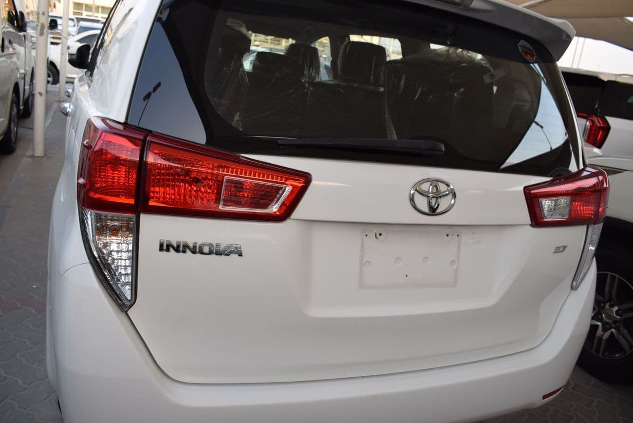 2020 Toyota Innova SE thumbnail 6