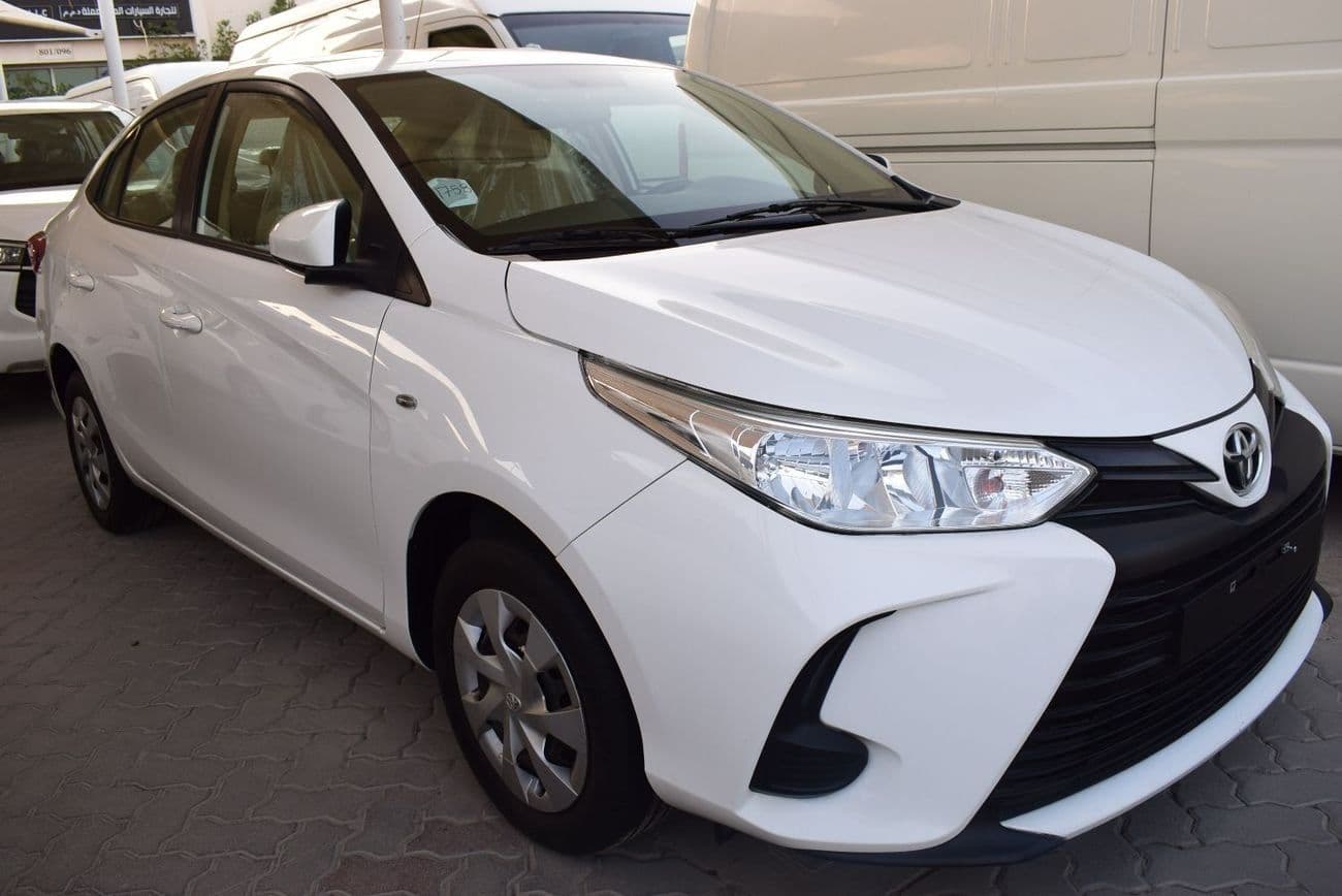 2022 Toyota Yaris SE thumbnail 5