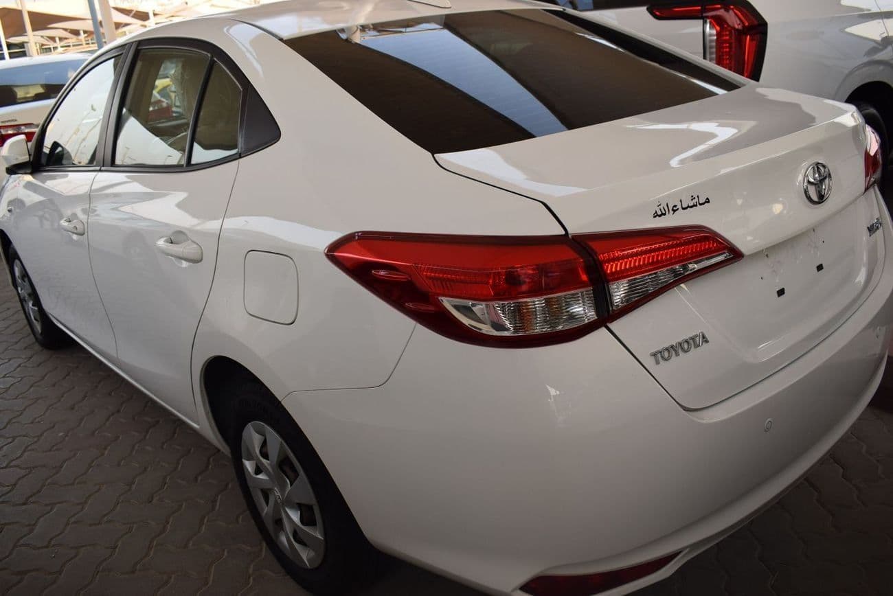2022 Toyota Yaris SE thumbnail 8
