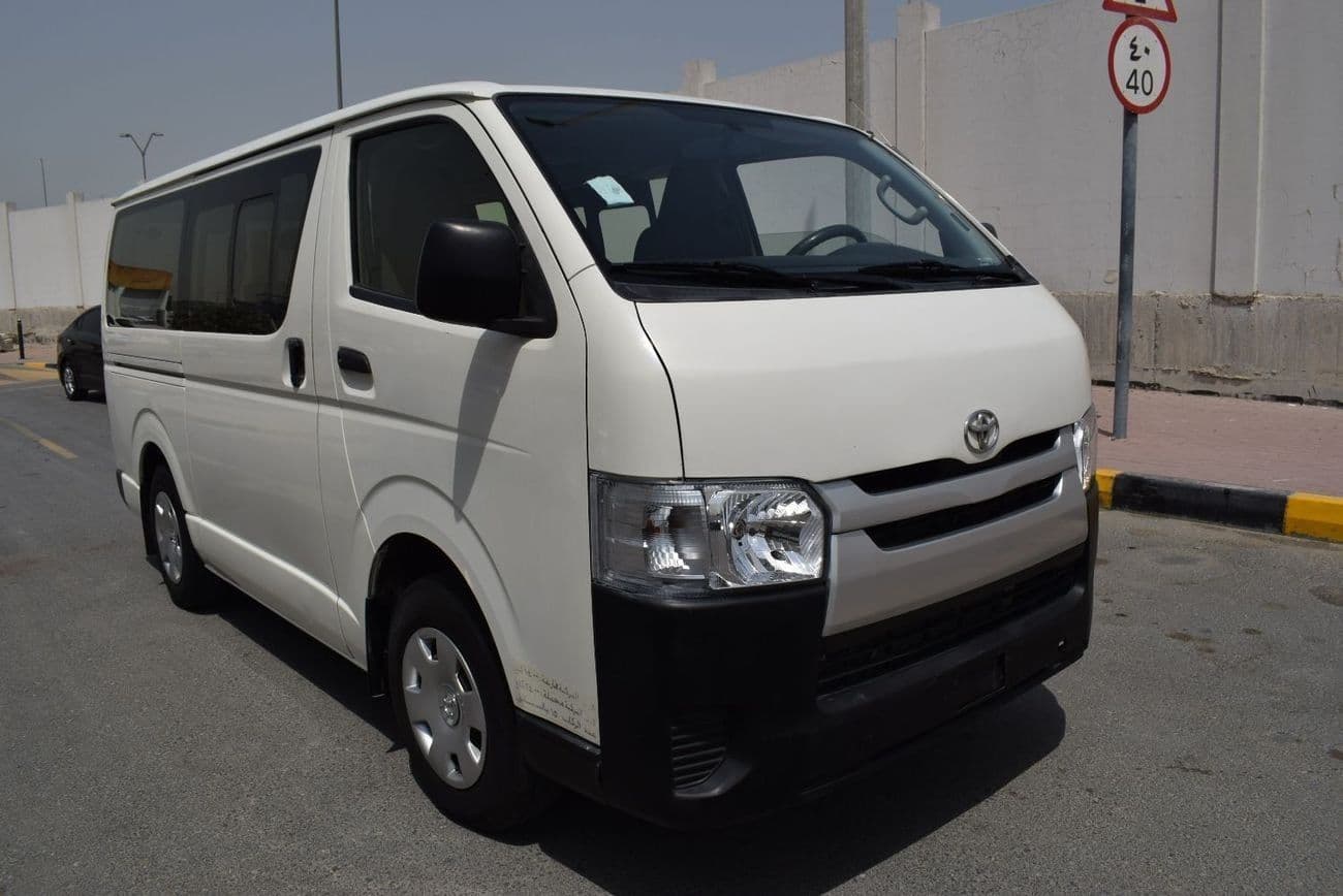 2015 Toyota Hiace DX thumbnail 2