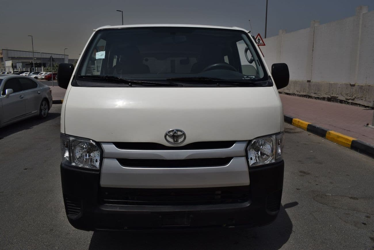 2015 Toyota Hiace DX thumbnail 5