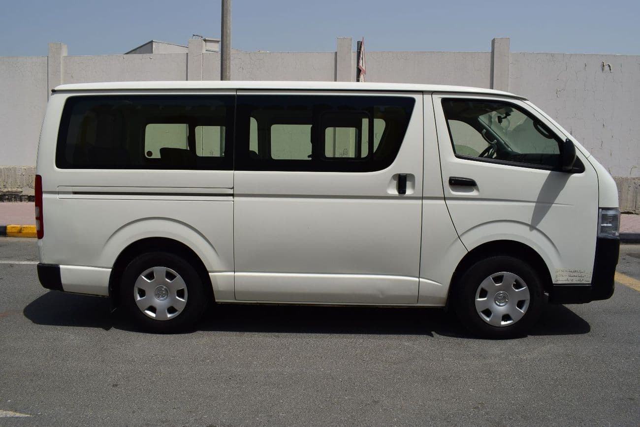 2015 Toyota Hiace DX thumbnail 3