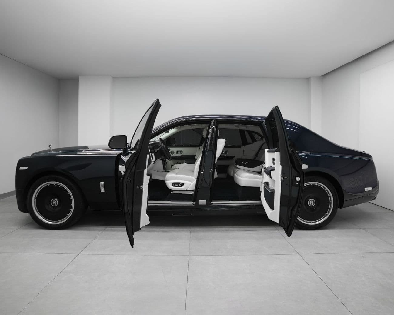 2025 Rolls Royce Phantom EWB thumbnail 4