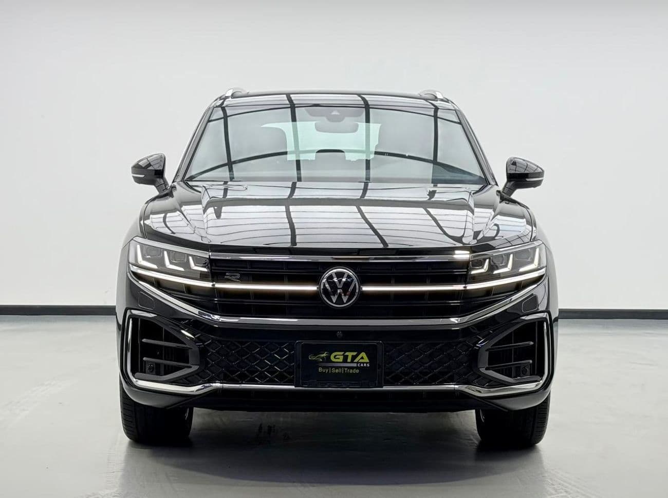 2024 Volkswagen Touareg thumbnail 2