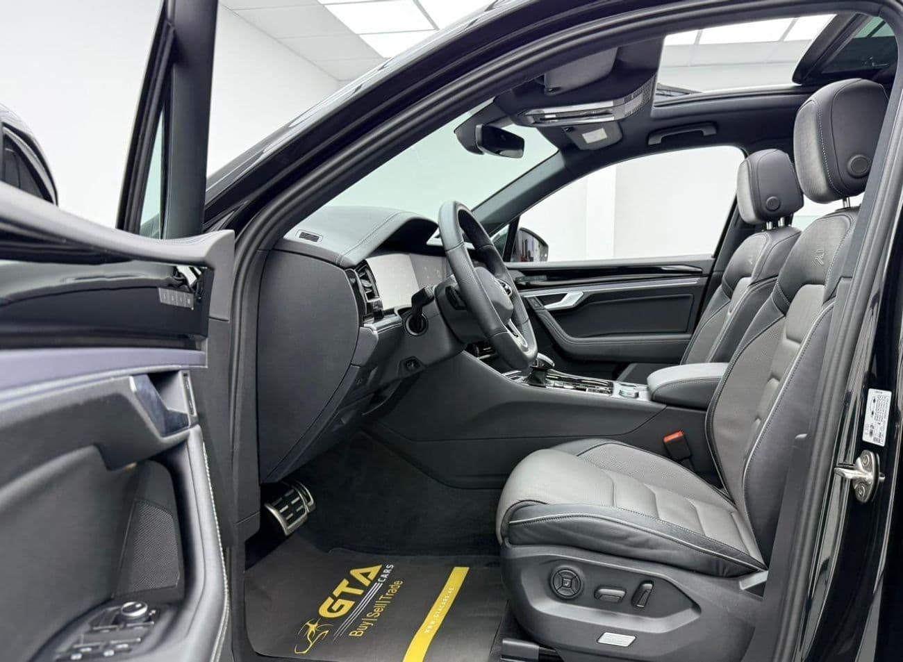 2024 Volkswagen Touareg thumbnail 8
