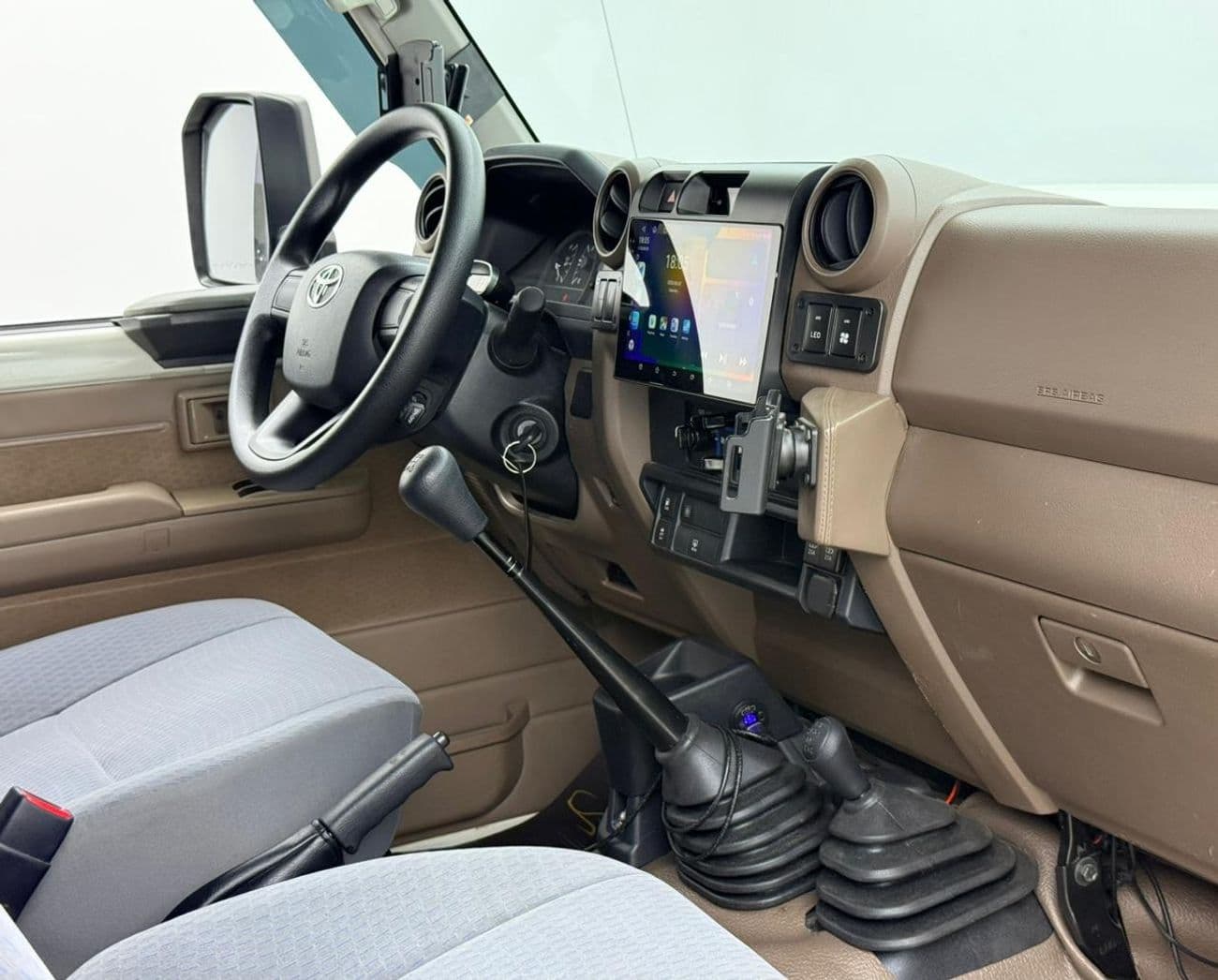 2024 Toyota Land Cruiser 70 LC78 HT DX thumbnail 7