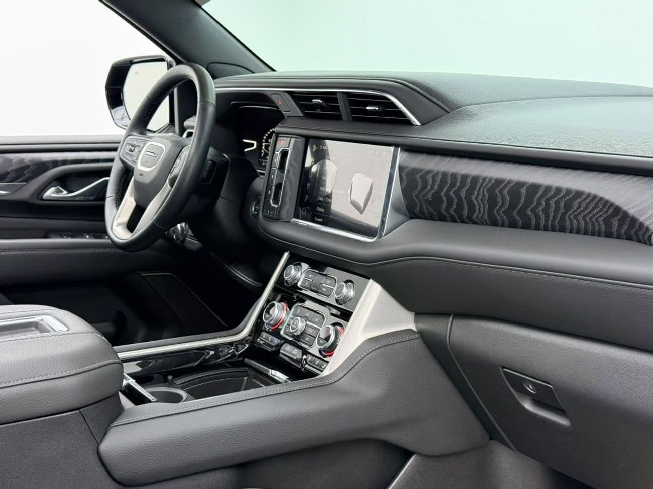 2024 GMC Yukon DENALI thumbnail 7