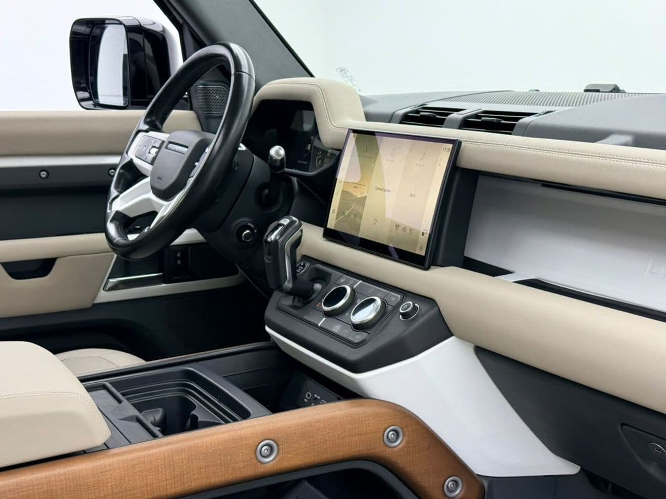 2022 Land Rover Defender 110 SE P300 thumbnail 7