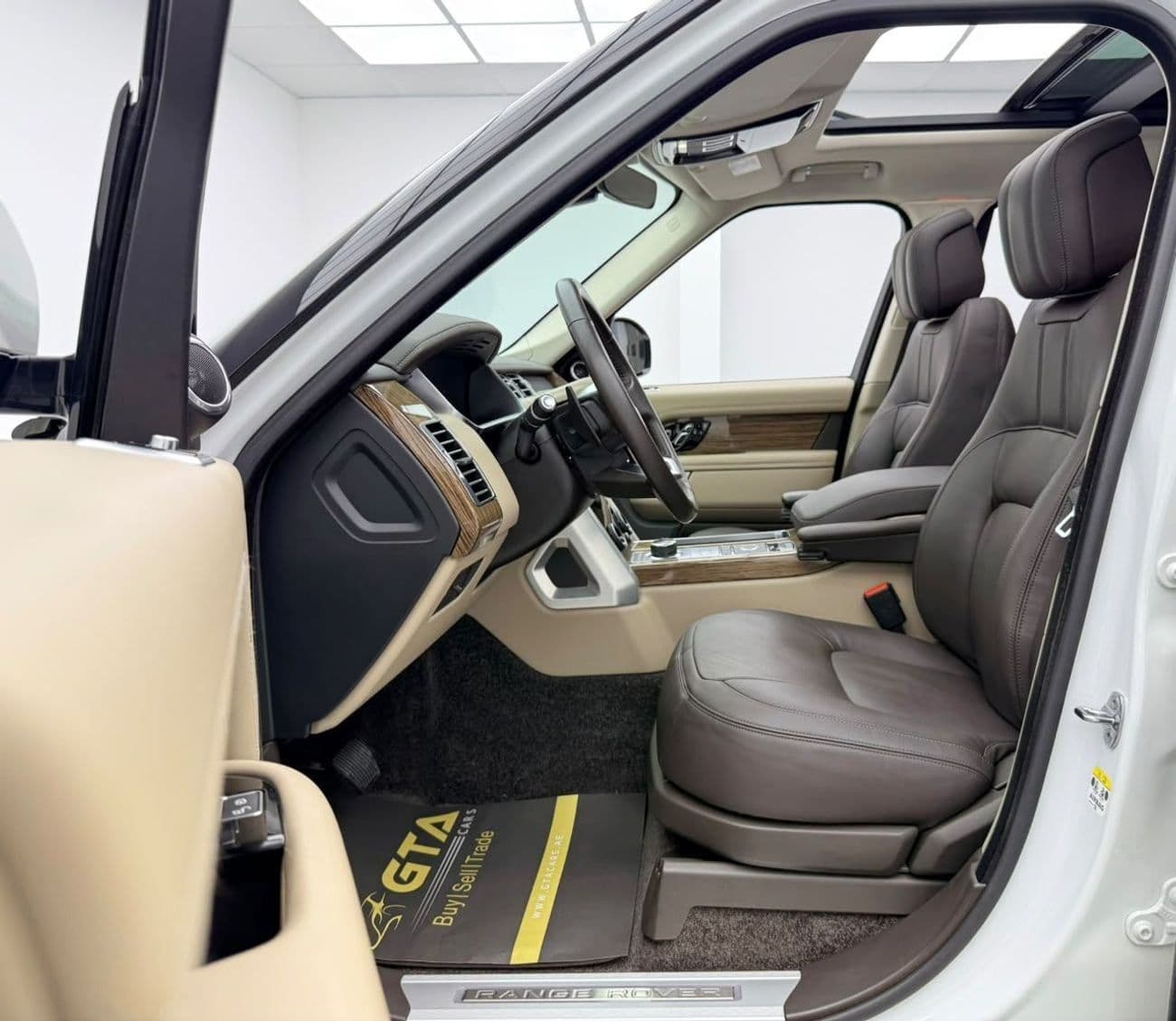 2019 Land Rover Range Rover VOGUE thumbnail 8